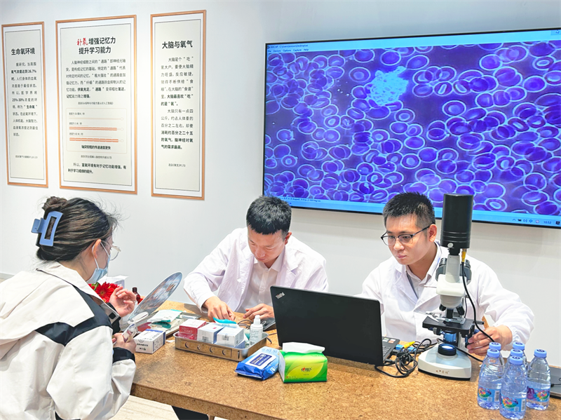 得高補(bǔ)氧學(xué)習(xí)桌亮相第83屆中國(guó)教育裝備展示會(huì)，富氧科技助力青少年智慧成長(zhǎng) 圖片7